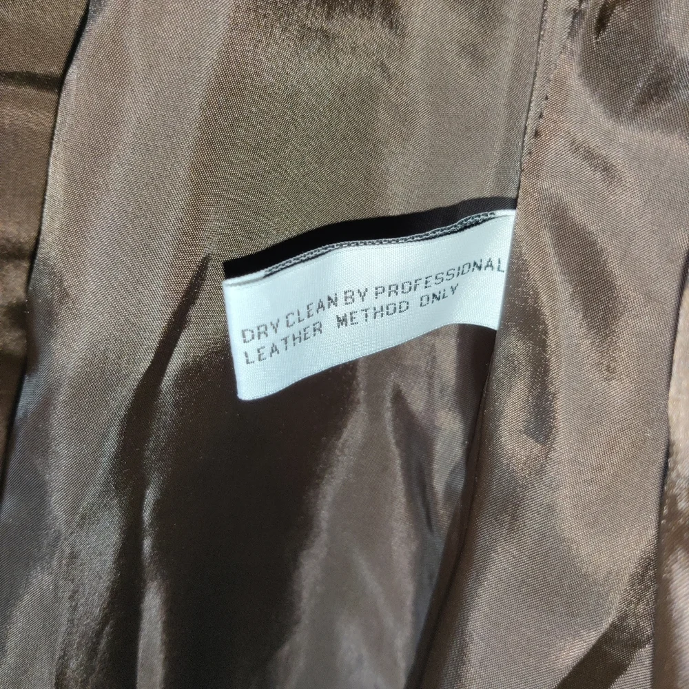 Vintage Brown Leather Jacket with Plush Cream Fur Collar - Picture 16 of 16